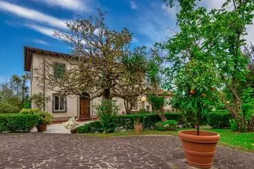 Turista apartmanok Antica Magnolia, Historical Retreat In Versilia
