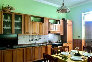 Turistihuoneistot Regina Di Denari