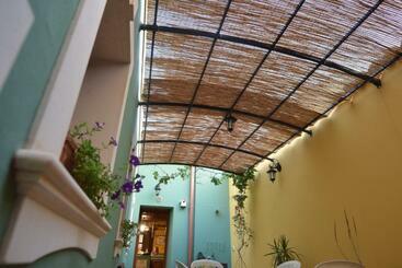 Жильё для туристов Dimora Sweet History