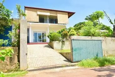 آپارتمان‌های توریست‌ها Sanithu Villa