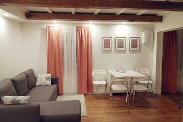 Apartamente turistice Lilla Huset