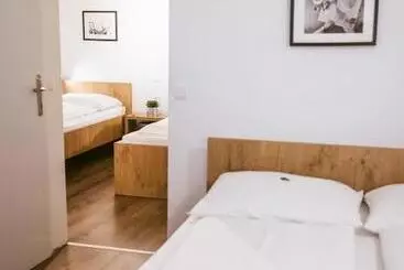 پانسیون Bistro & Rooms Pri Karlu   Ex Hiša Budja