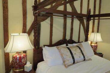 צימר The Greyhound   Historic Former Inn