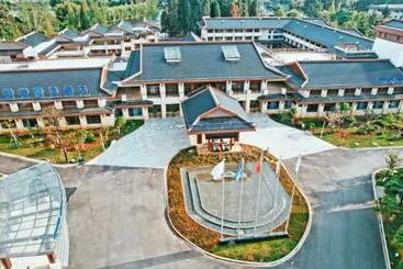 Howard Johnson By Wyndham Lakeview Hotel Kunming