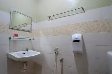 هتل Holiday Dive Inn