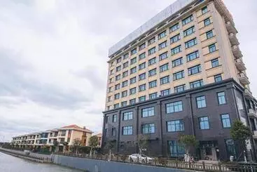 Vienna International Hotel Shanghai Dishui Lake Lingang Wanda