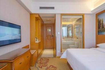 Vienna International Hotel Shanghai Dishui Lake Lingang Wanda