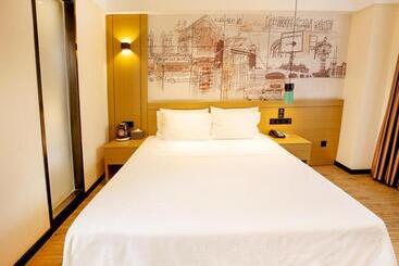 Hanting Hotel Changchun Gongnong Square Metro Station