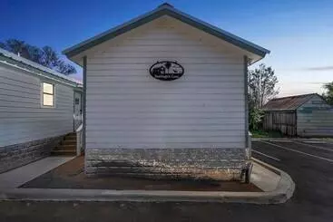 Majatalo Fancy Cabin Right On Main St!