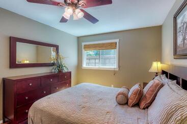 Otel Driftwood Waterfront Gem