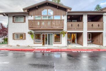 Hotelli Icicle Village Resort 402: Juniper Studio