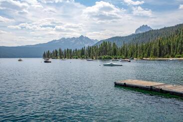 Hotel Among The Wildflowers