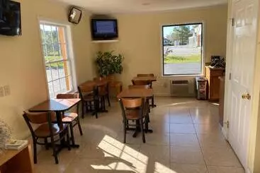 בית מלון כפרי Deluxe Inn Hardeeville