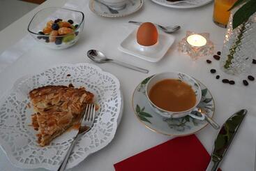 تختخواب و صبحانه My Comfort