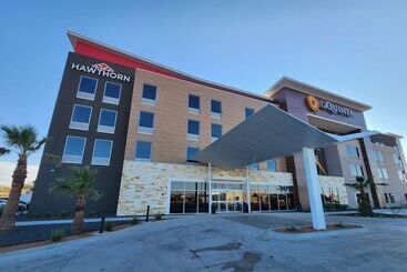 هتل La Quinta Inn & Suites By Wyndham Del Rio