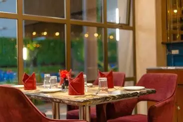 Hotelli Enrise By Sayaji Harda