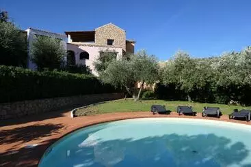 アパートホテル Residence Con Piscina A Liscia Di Vacca, 350 Mt Dal Mare, 3 Km Da Porto Cervo