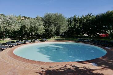 Aparthotel Residence Con Piscina A Liscia Di Vacca, 350 Mt Dal Mare, 3 Km Da Porto Cervo