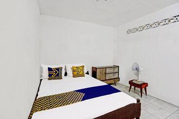 ホテル Spot On 91865 Sidomulyo Kost Syariah