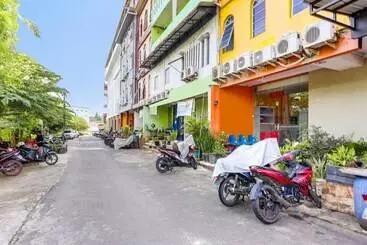 ホテル Spot On 91885 Wisma Heksa