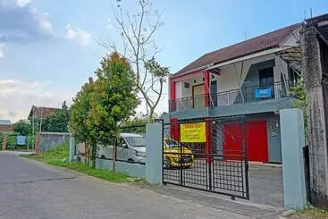 Hotel Spot On 91896 Kost Bu Dewi Syariah