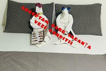 Отель Flory House