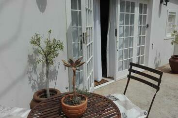 بنسيون Honey Moon Cottage