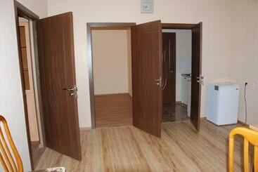 膳宿费 Rest House