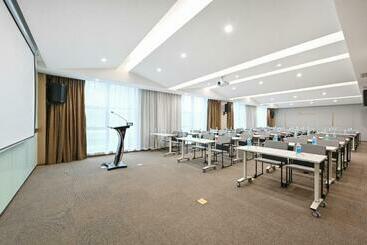 Atour Hotel Luliang Central Park