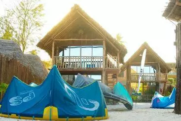 Hôtel Mwananchi Bungalows