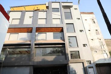 호텔 Radha Residency