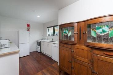 Hotel Diana's Place Lake Road Lodge