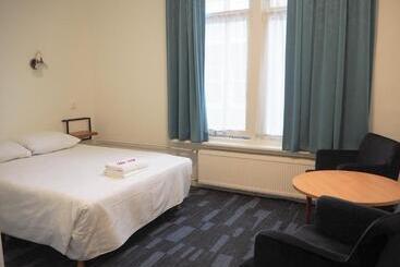 בית מלון כפרי Euphemia Budget Old City Canal Zone