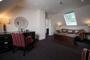 Отель The Slaughters Country Inn