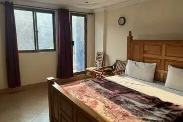 هتل Kashmir Continental