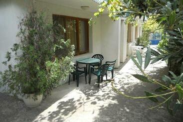 ペンション клуб агато полис стаи за семейна почивка