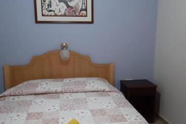 تختخواب و صبحانه Hostal D  Silvia