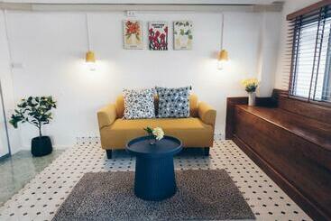 هاستل Hello Sunshine