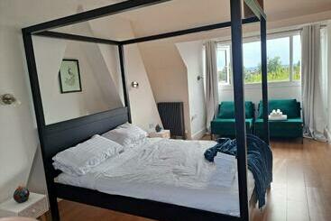 Bed and Breakfast Pilgrims Of The Goddess