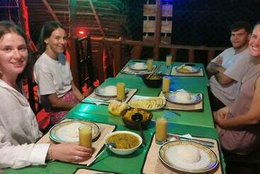 The Traveller S Hostel & Private Rooms