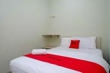 Hotelli Reddoorz Syariah Near Gerbang Tol Krapyak 2 Semarang
