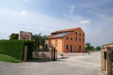 호스텔 Locanda Piccola Corte