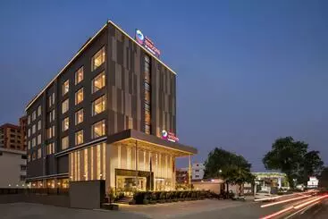 Hotel Ramada Encore By Wyndham Siliguri Sevoke Road
