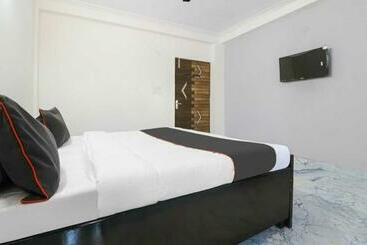 Отель Pop  Shubham