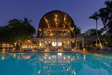 ホテル Maafushivaru Island Resort