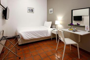 아파트호텔 Ratchadamnoen Residence