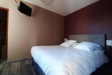 ホテル Logis Hôtel Restaurant Le 1050