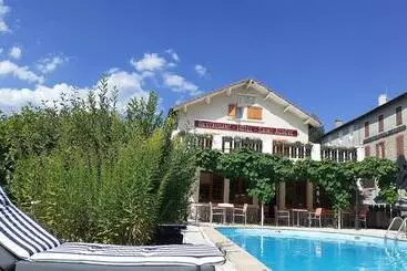 Hotelli Logis Hôtel Restaurant Le 1050