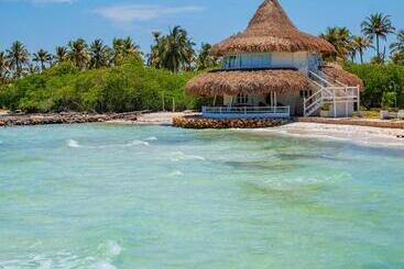 استراحتگاه Quinta Del Mar Crystal Beach