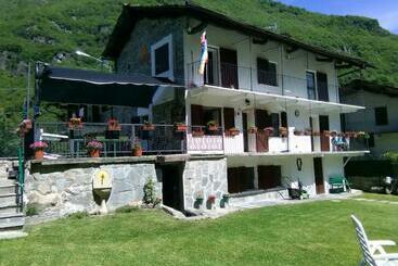 ベッドアンドブレックファースト La Ghita